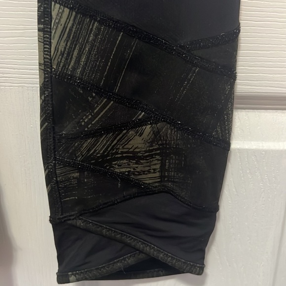 3/$20 lululemon size medium black and dark green leggings - Picture 4 of 4